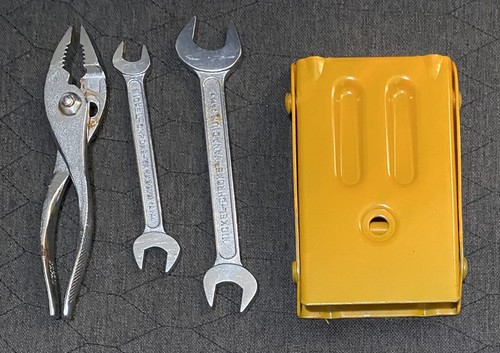 Vintage TOYOTA MOTOR Roll up Bag Tool Kit Wrench Pliers Chock Old Logo TEQ - Picture 5 of 5