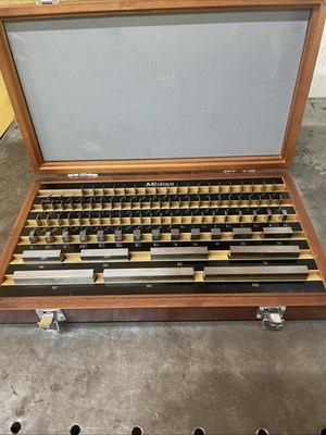 Mitutoyo No 516-946-22 Metric Gage Block Set .5-100mm Excellent Condition