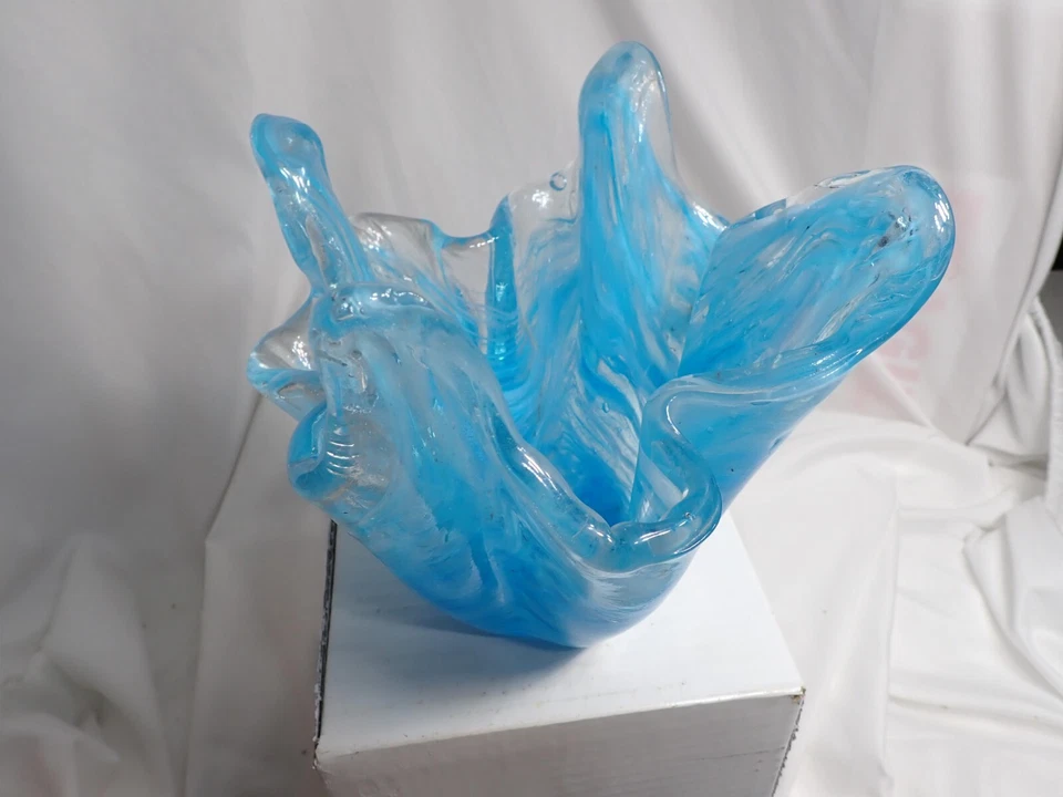 Iwata Art Glass Handkerchief Vase Blue Swirl Four Point Tokyo Japan MCM Heavy - Image 4 of 4