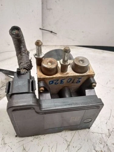 Bomba de freno antibloqueo ABS sin control de tracción Dodge Caravan 2006 3,3 L Foto 2 de 4