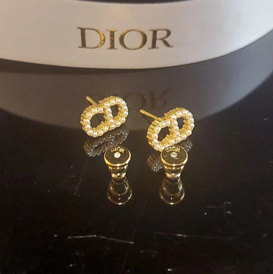 PENDIENTES DIOR CD PERLAS - Caja y bolsa antipolvo incluidos Foto 2 de 4