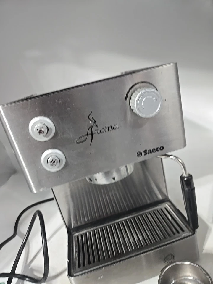 MÁQUINA DE CAFÉ ESPRESSO SAECO AROMA PLATEADA SIN-015XN probada con portafiltro  Foto 2 de 4