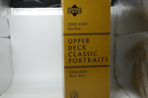 Martin Brodeur - New Jersey Mini-Bust 2002-03 UD Classic Portraits -ORIGINAL BOX - Picture 3 of 24