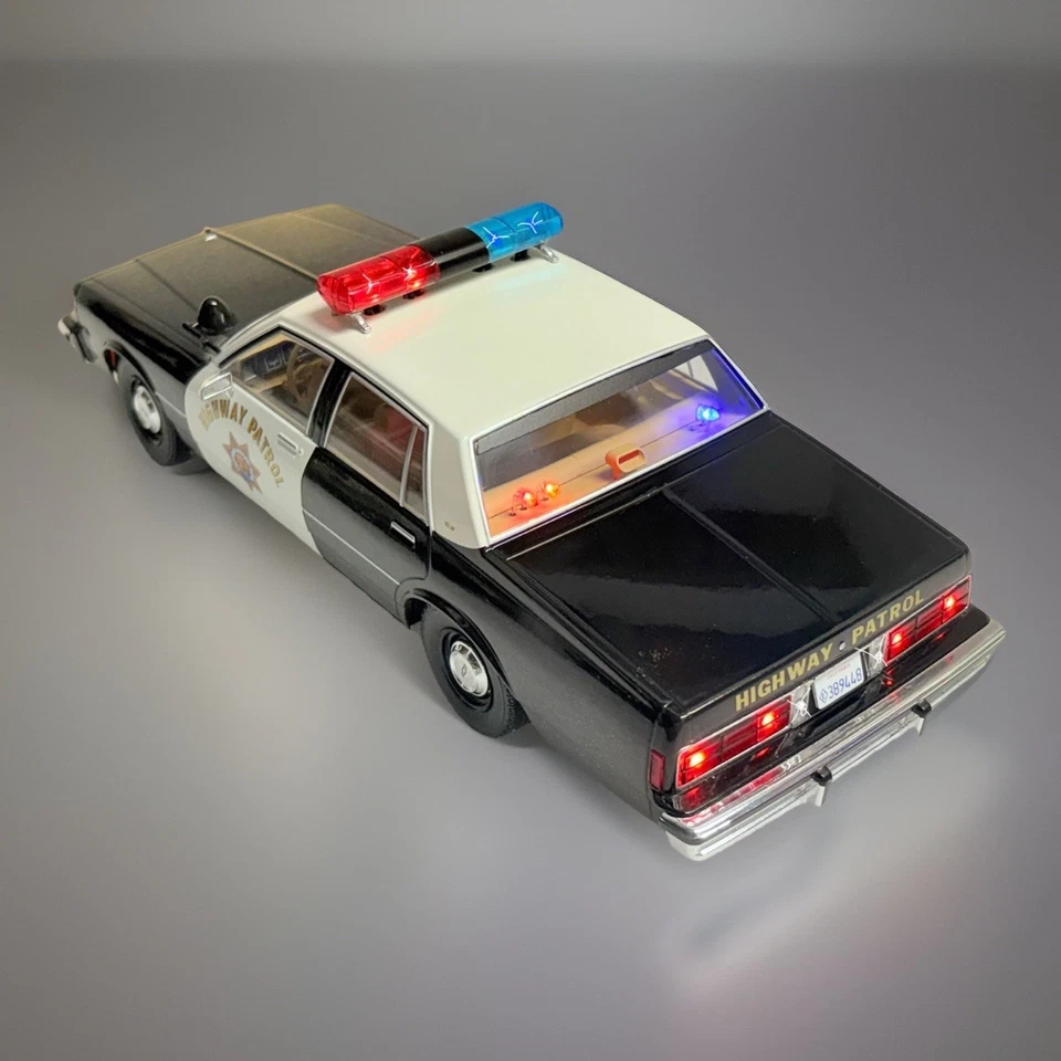 1:18 *CHP 1989 Chevrolet Caprice California Highway Police WORKING LED LIGHTS - Image 3 of 4
