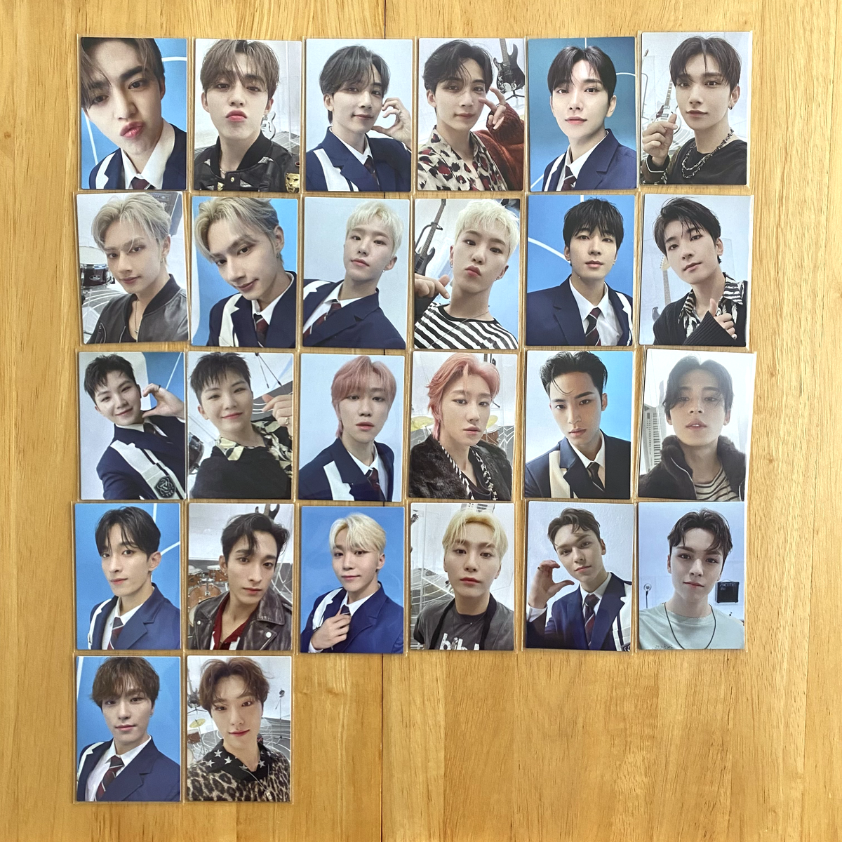 SEVENTEEN Japan 1st EP DREAM set of 7 + 26 Photo cards set SEVENTEEN Japan 1st EP DREAM set of 7 + 26 Photo cards set