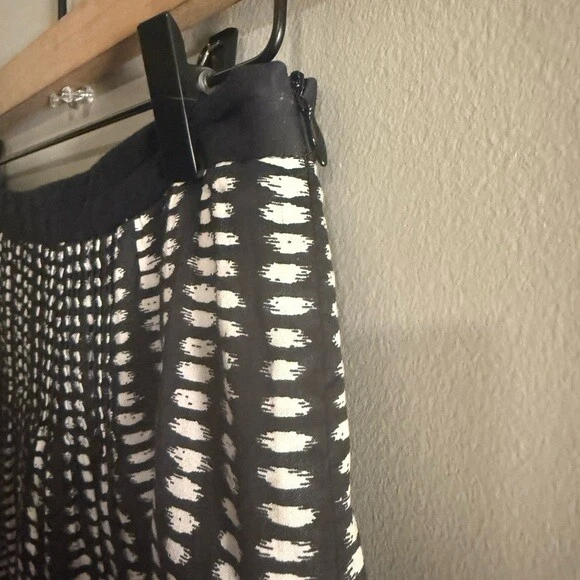 Falda Edme & Esyllte blanca y negra hasta la rodilla línea A Foto 3 de 4