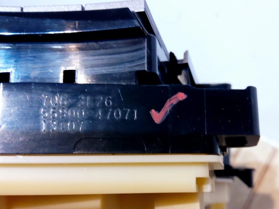 Toyota Prius 2012 identificación de control de clima 5590047071 Vin DN y DP en séptimo y octavo dígito  Foto 2 de 4