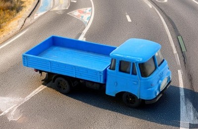LO Robur LKW Pritsche blau  gut  DDR Modelleisenbahn  HO 1:87