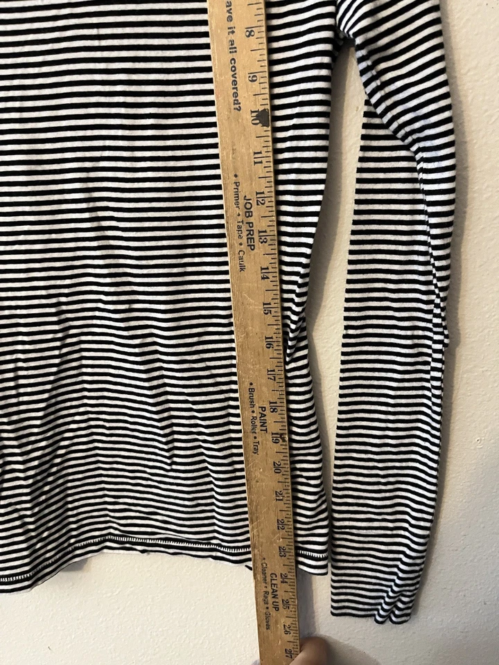 Top de mujer GAP Feather T súper suave talla XS blanco y negro a rayas manga larga Foto 4 de 4