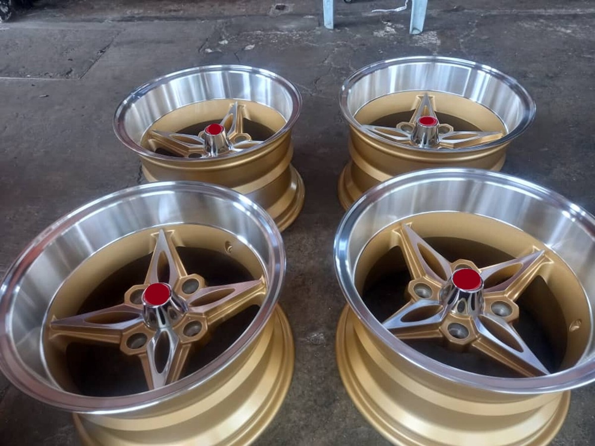 【Yuzu】 GENUINE RED DATSUN Z Nissan 280Z 280ZX wheel 40343 P97100