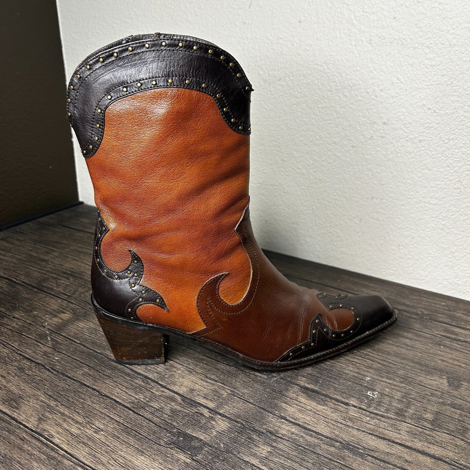 STUART WEITZMAN Vintage Western Cowboy Boots 3481 Brown Tri-Tone Studded Size 8.5M
