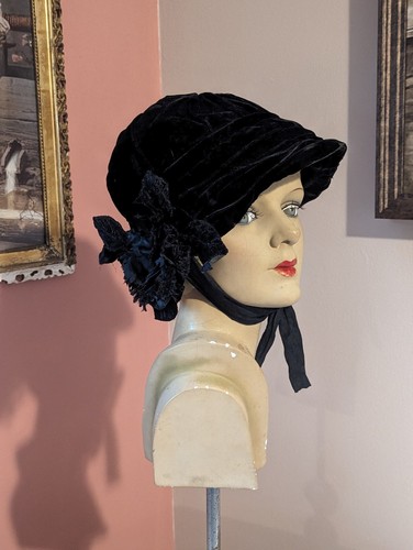 Antique Victorian Black Velvet 19th Century Wire Framed Bonnet Millinary Flowers - Picture 2 of 17