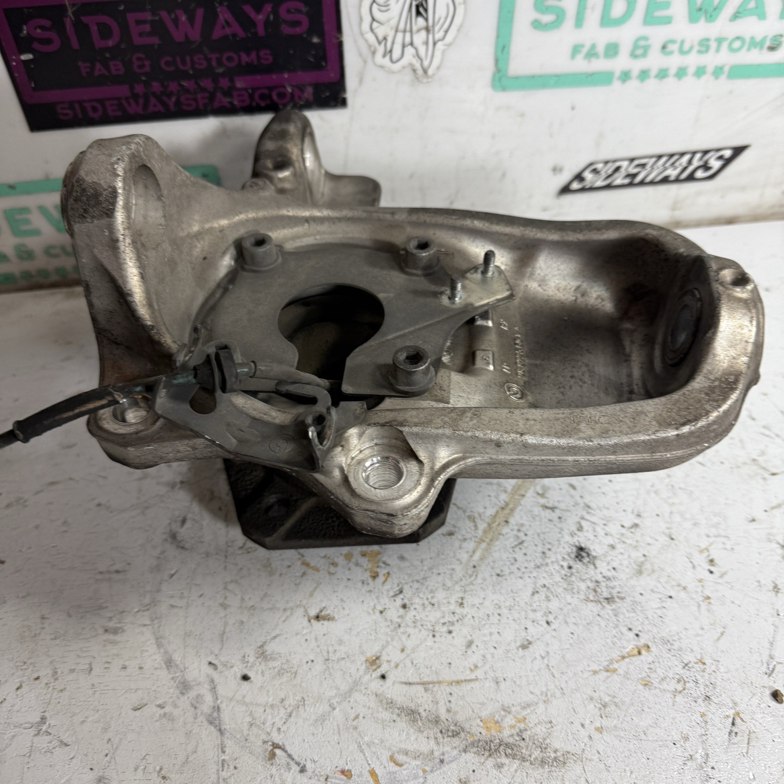 04-08 Maserati Quattroporte Left Front Steering Knuckle Hub Spindle Upright M139