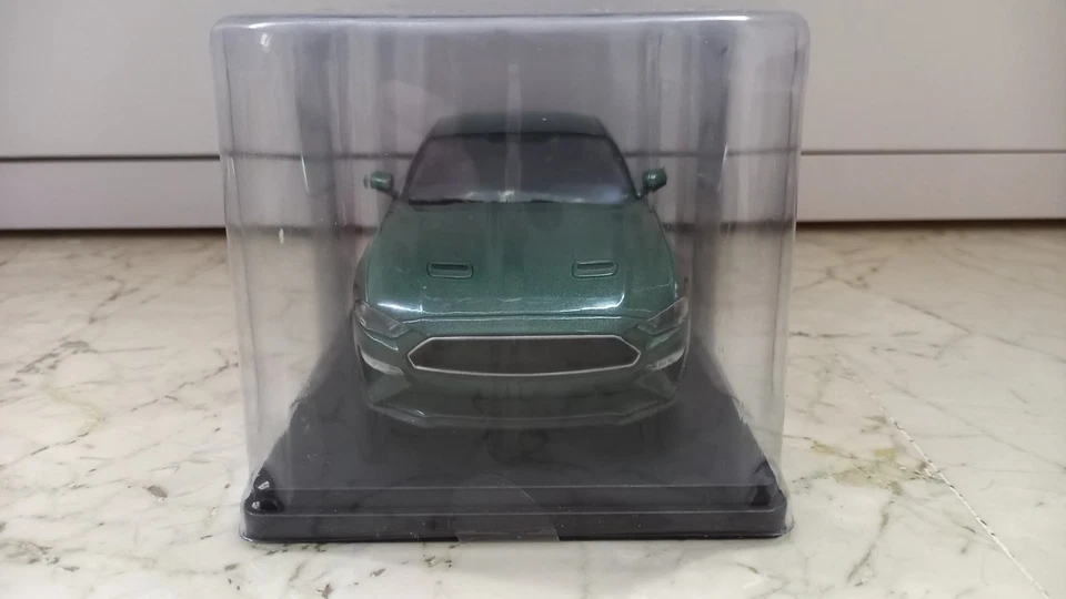 Ford Mustang Bullitt del año 2019 a escala 1/24 - Imagen 4 de 4