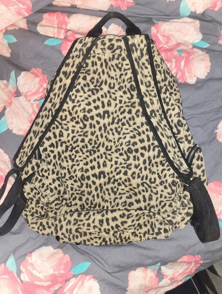 Mochila RARA Victorias Secret ROSA con tachuelas LEER Foto 4 de 4