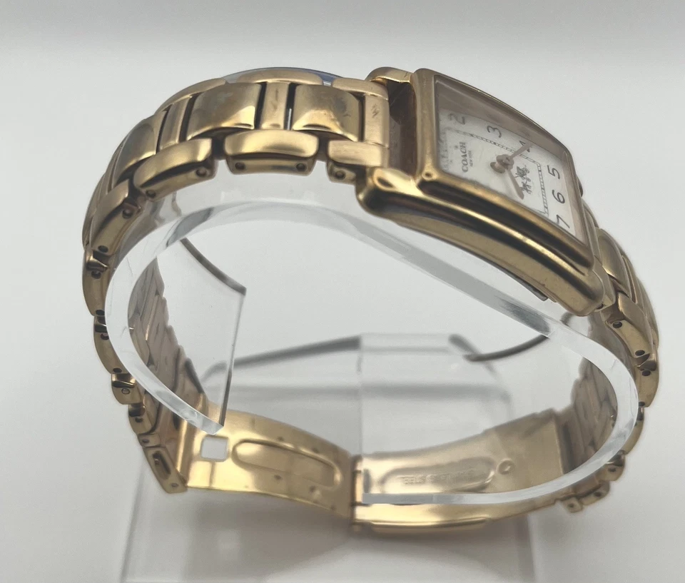 Reloj Coach Cuarzo Acero Inoxidable Tono Dorado Cuadrado Esfera Blanca Necesita Batería Nueva Foto 3 de 4