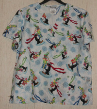EXCELLENT WOMENS PENGUINS BEARING GIFTS NOVELTY PRINT SCRUBS TOP SIZE L
