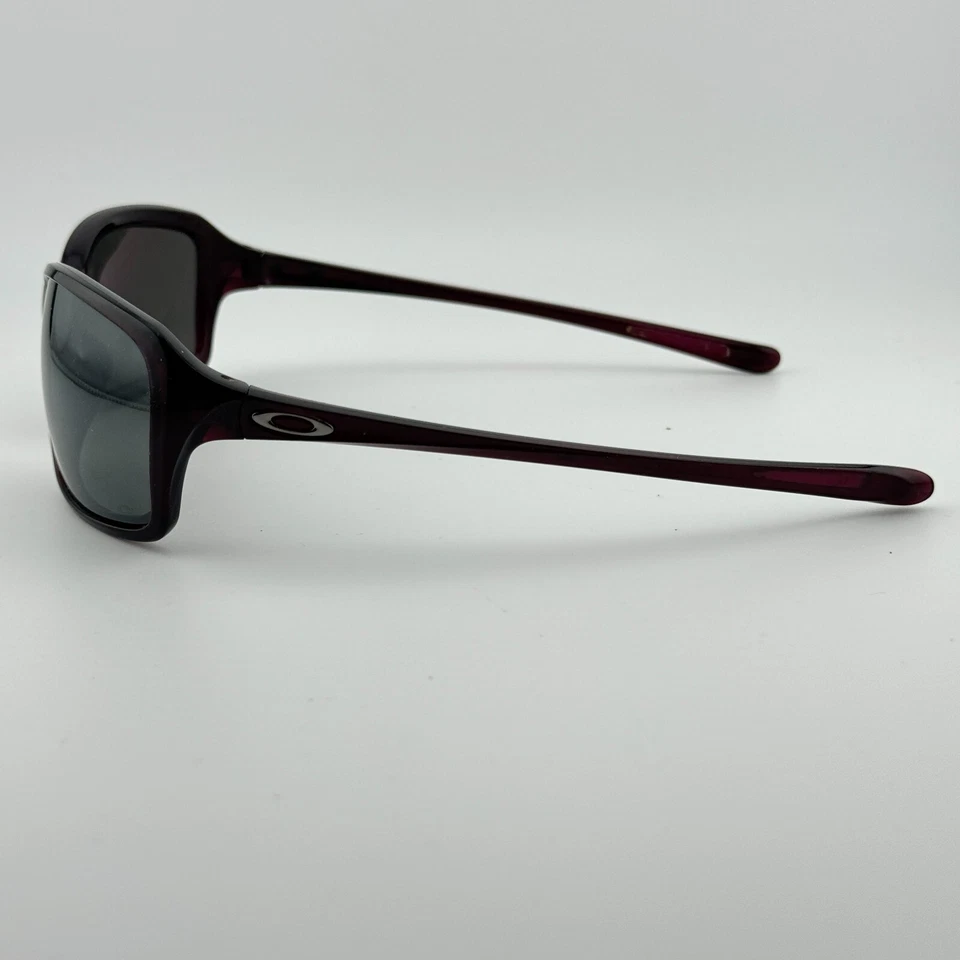 Gafas de sol Oakley para mujer rojas negras lentes grises H13191 Foto 2 de 4