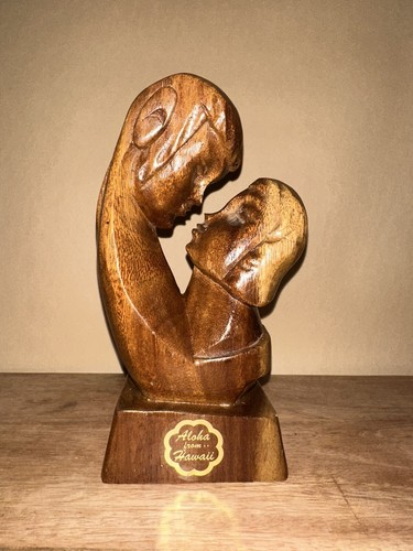 ALII WOODS BY HAWAIIAN CRAFTS WOOD CARVING Man Woman Embracing VINTAGE 8” - Picture 1 of 11
