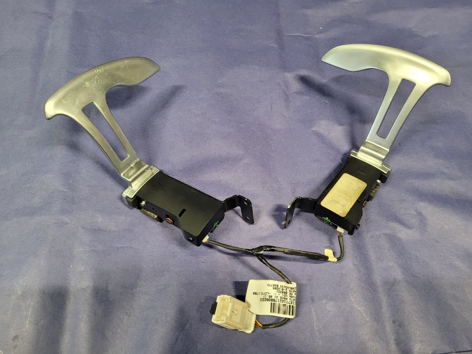 2014-2020 MASERATI QUATTROPORTE STEERING WHEEL SHIFTER PADDLES SWITCH PAIR OEM