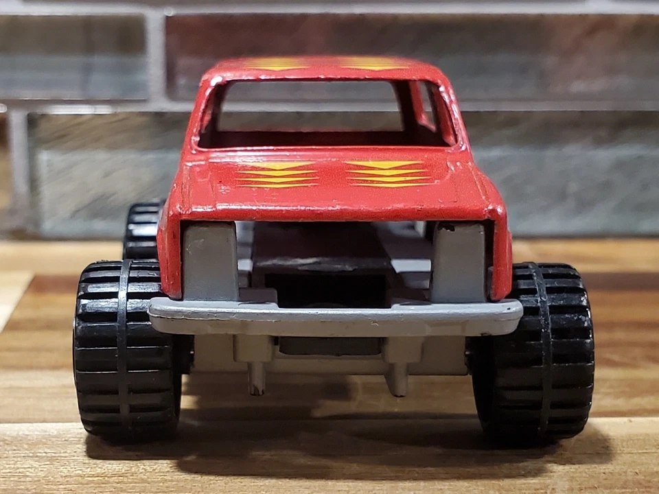Vintage Matchbox Parasites Destructite Chevy Blazer 1985 Red Truck 4X4 - Image 2 of 4
