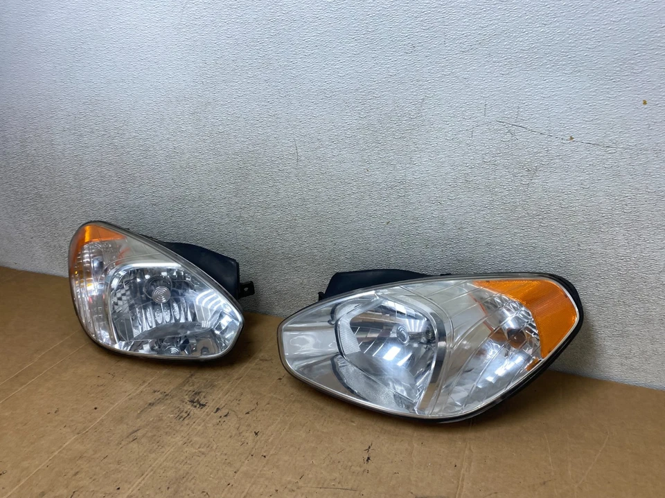 Faros laterales izquierdo+derecho Hyundai Accent 2006 a 2011 sedán T2264 DW Foto 2 de 4
