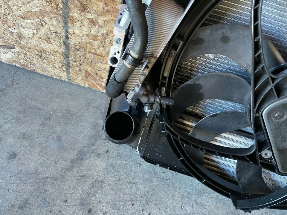 BMW F30 F32 F36 N55 N26 N20 RADIADOR DELANTERO ENFRIADOR CONDENSADOR CONJUNTO VENTILADOR FABRICANTE DE EQUIPOS ORIGINALES 58K Foto 4 de 4