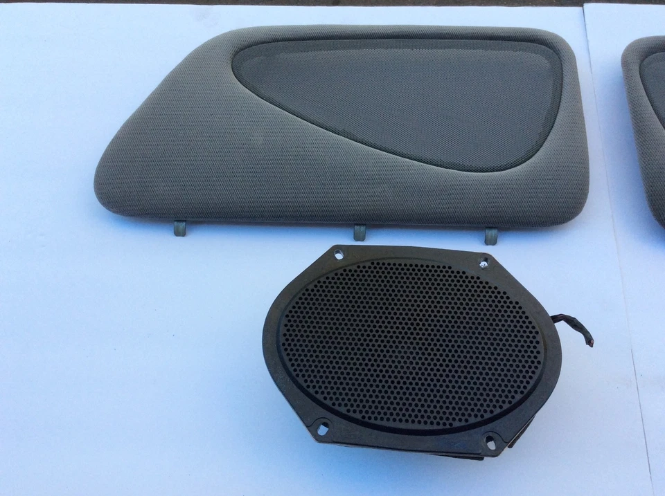 Parrilla de altavoz trasero gris OEM 96 97 1996-1997 Ford Thunderbird Mercury Cougar Foto 2 de 4