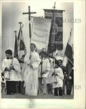 1983 Press Photo Priests and attendants lead the procession of the festival.