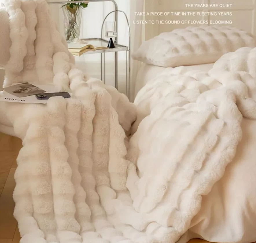 Cobertor de coelho feminino, The Bunny Blanket, cobertor de pele sintética macia e difusa - Imagem 4 de 4