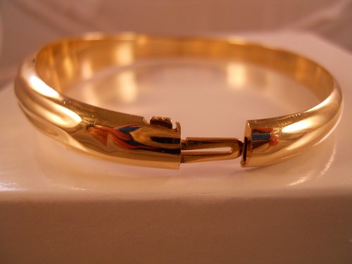 HEAVY WIDE 14K YELLOW GOLD ROUND CUT DIAMOND BANGLE BRACELET 6 3/4" 12.34G - Picture 8 of 10