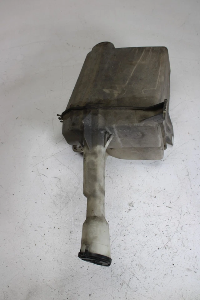 SCION TC 2005-2010 parabrisas lavadora depósito montaje OEM envío rápido Foto 3 de 4