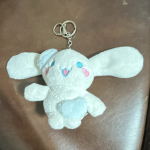 cinnamon roll Sanrio keychain : hello kitty - cute keychain