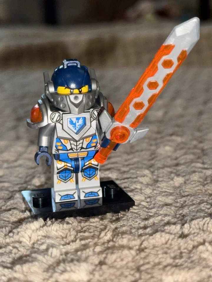 LEGO Nexo Knights: Clay's Rumble Blade (70315) RETIRED;99.99% (missing 1 Bullet) - Image 3 of 4