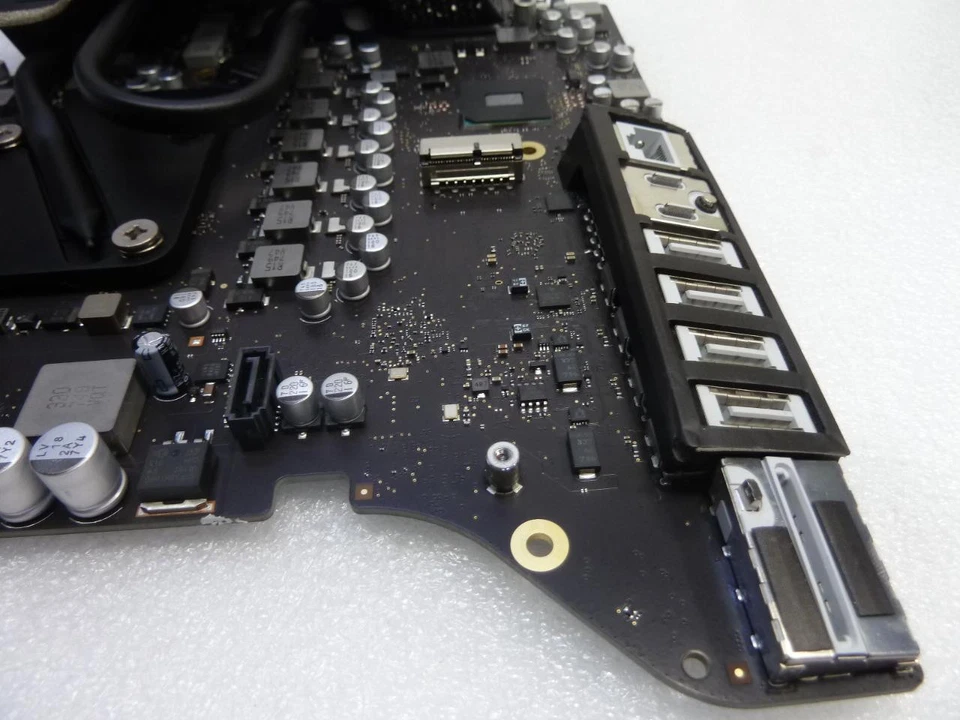 Apple iMac A1419 Retina 5K 2017 Logic Board, i5-7500 3.4GHz 8GB DDR4 820-00609-A - Image 4 of 4