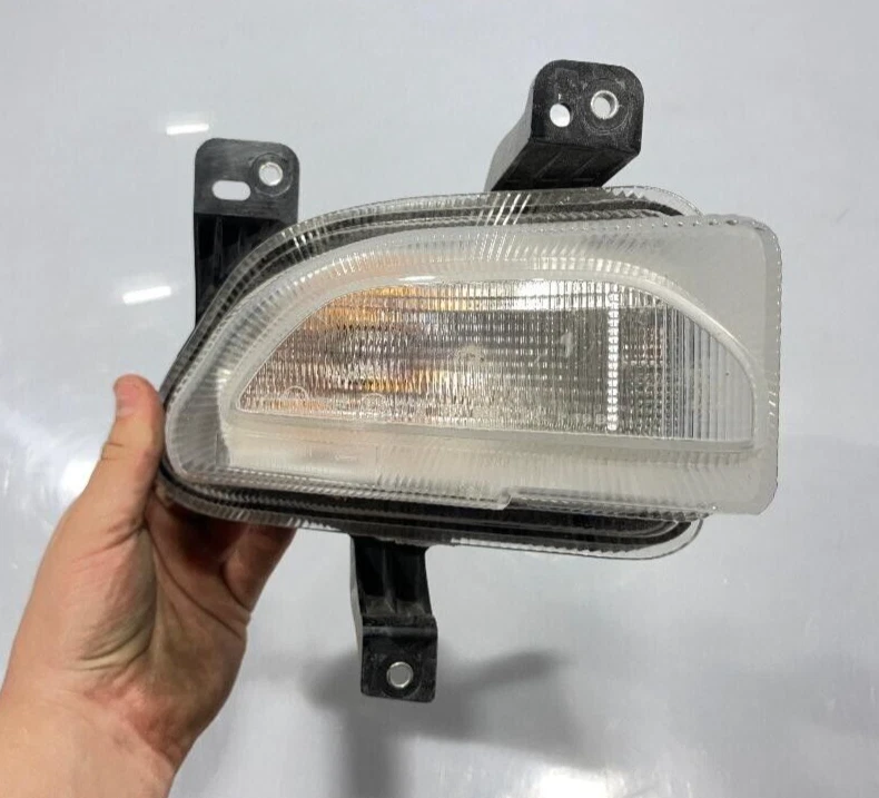 2015-2018 JEEP RENEGADE ПЕРЕДНИЙ ПРАВЫЙ ПОВОРОТНИК P/N 521777740 ПОДЛИННАЯ ОРИГИНАЛЬНАЯ ДЕТАЛЬ - Изображение 4 из 4