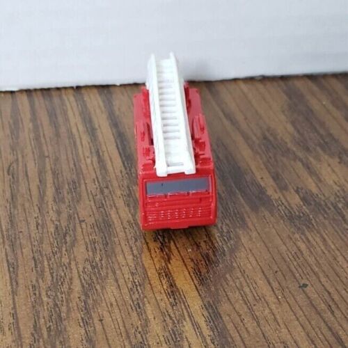Safari LTD On The Road Red Small Diecast Fire Truck - Picture 4 of 5