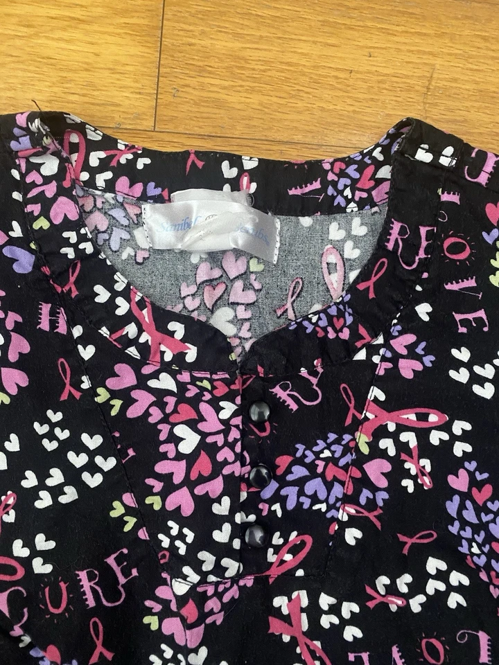 Fita esfoliante feminina rosa câncer de mama pequena Sanibel Scrubs serve como XS - Imagem 4 de 4