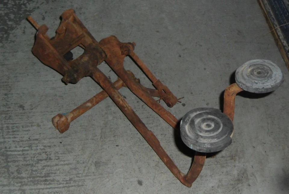 1948 - 1952 年福特 F1 F2 F3 卡车离合器和制动踏板组件 49 50 51 — 第 3/4 张图片