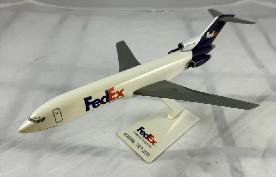Fedex Boeing 727-200 / 2S2F N201FE 1/200 Scale Rare Plastic Model - Image 2 of 4