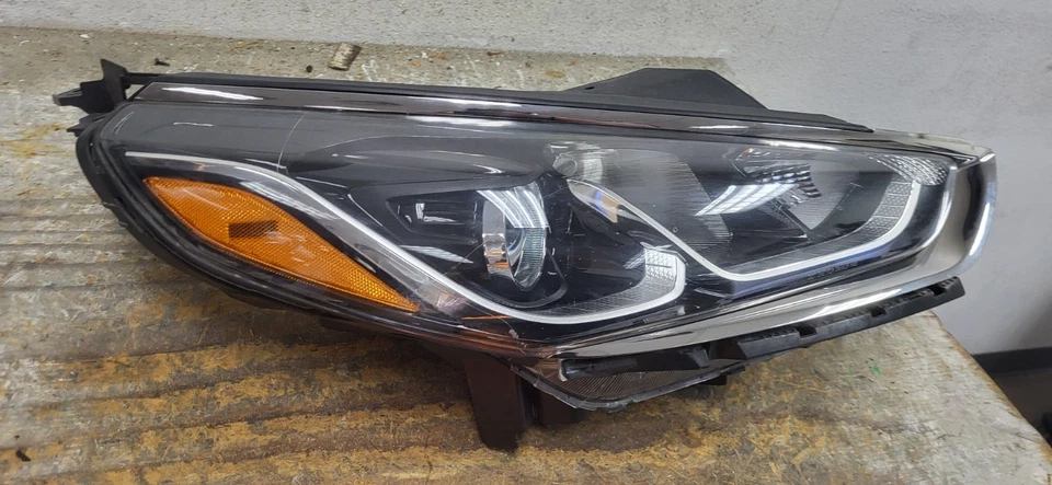 Faro halógeno lateral pasajero Hyundai Sonata 2018-2019 usado OEM*D8978 Foto 2 de 4