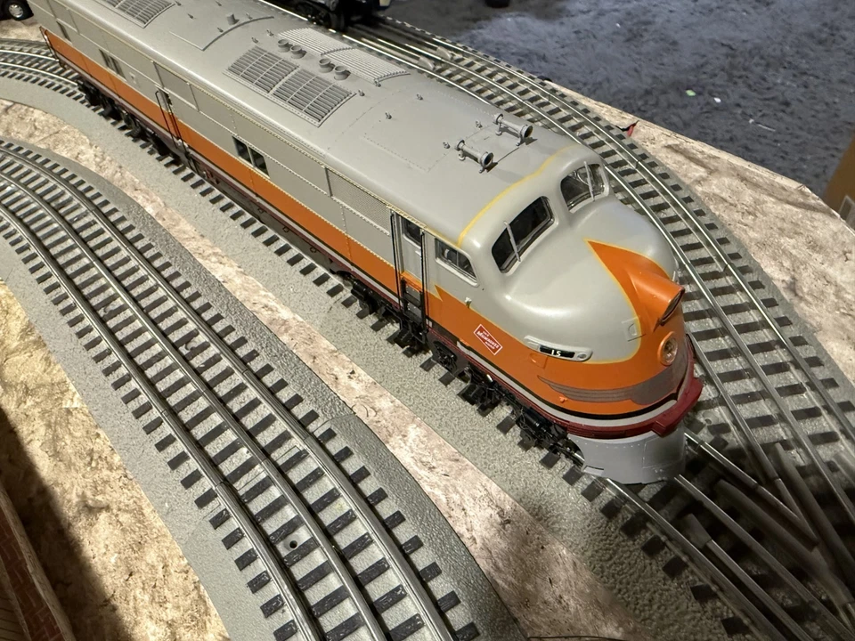 Lionel 6-24507 E-6 Powered A Unit Milwaukee Road with TMCC and Odyssey Railsound - Bild 3 von 4