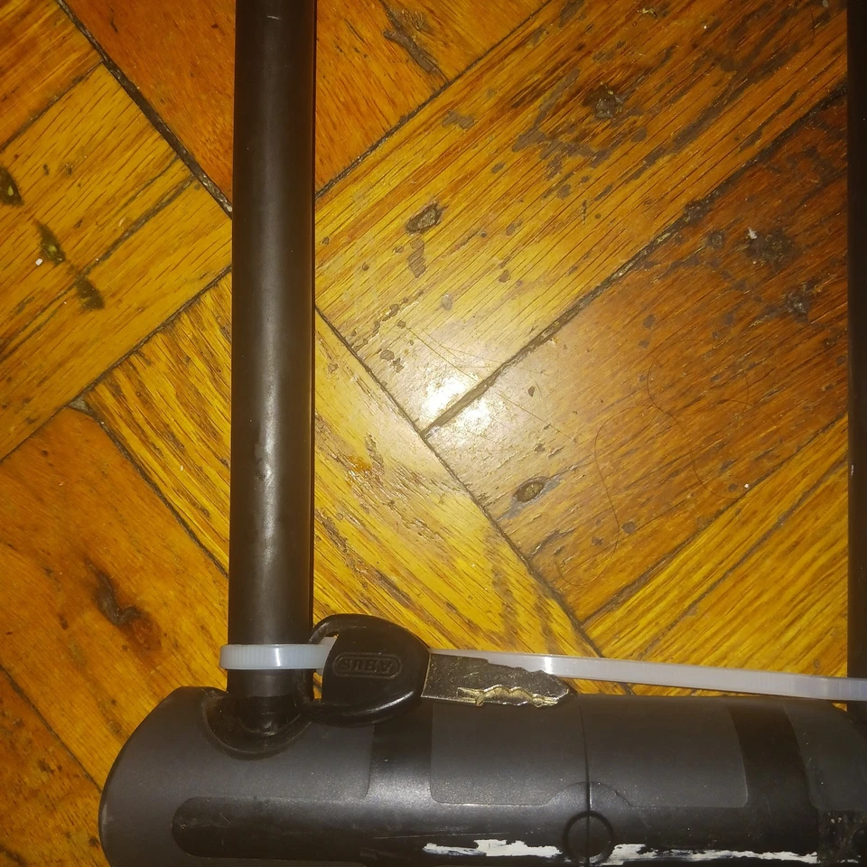 Bontrager Ultimate U-Lock de Abus con llave y soporte de montaje usado envío rápido Foto 2 de 4