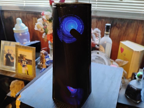 Twist Boom Box Speaker - Picture 3 of 4