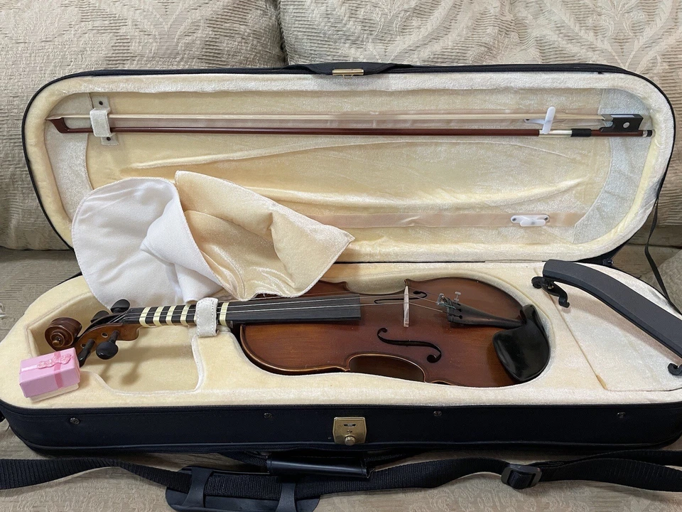 4/4 Albert Weber Young Chang Hand Carved Violin # AWV501 4/4 w/Case/Bow & Key - Image 4 of 4