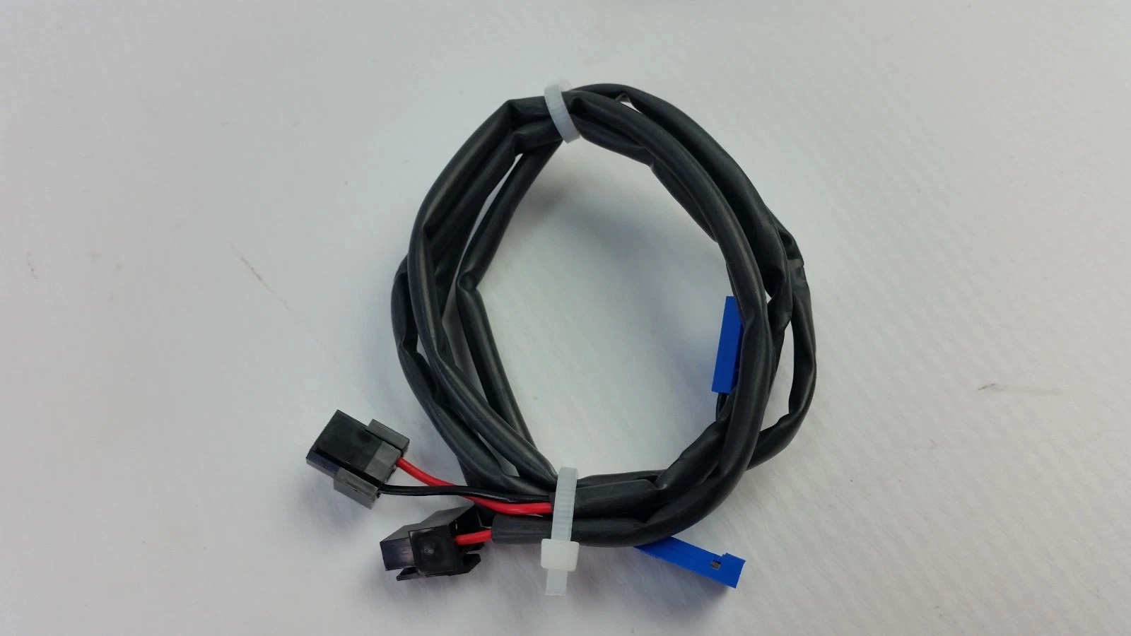 Connection cable with plugs for the Festo MYH solenoid valve