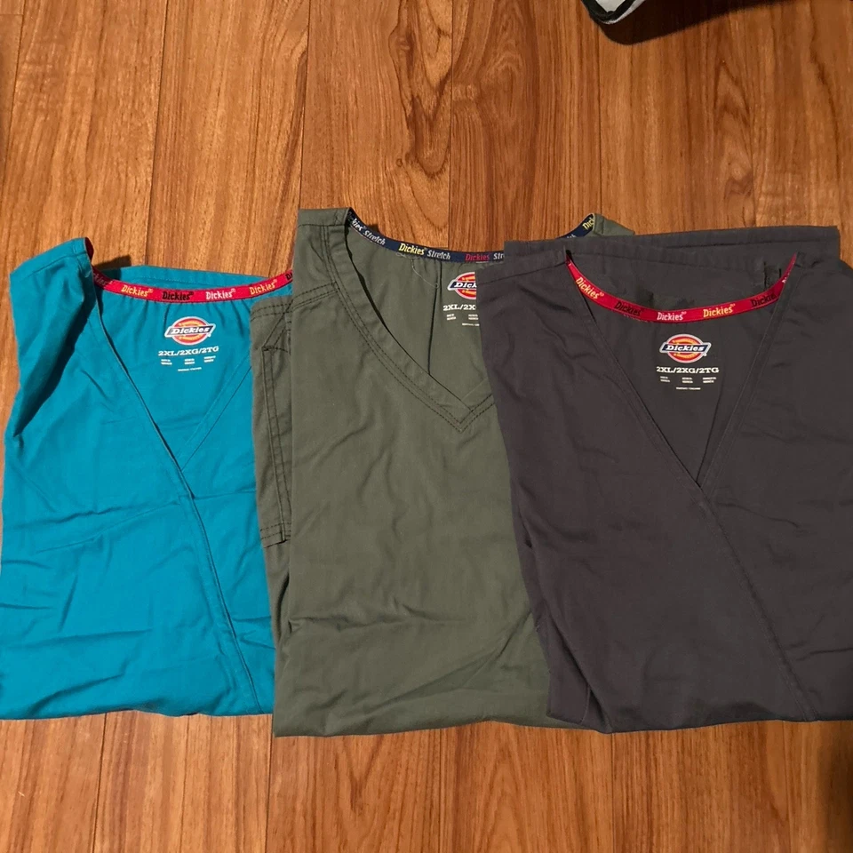 Lote de 3 Camisetas Médicas Dixies Talla Mujer 2XL | Azul Claro/Verde Oliva/Gris Foto 2 de 2