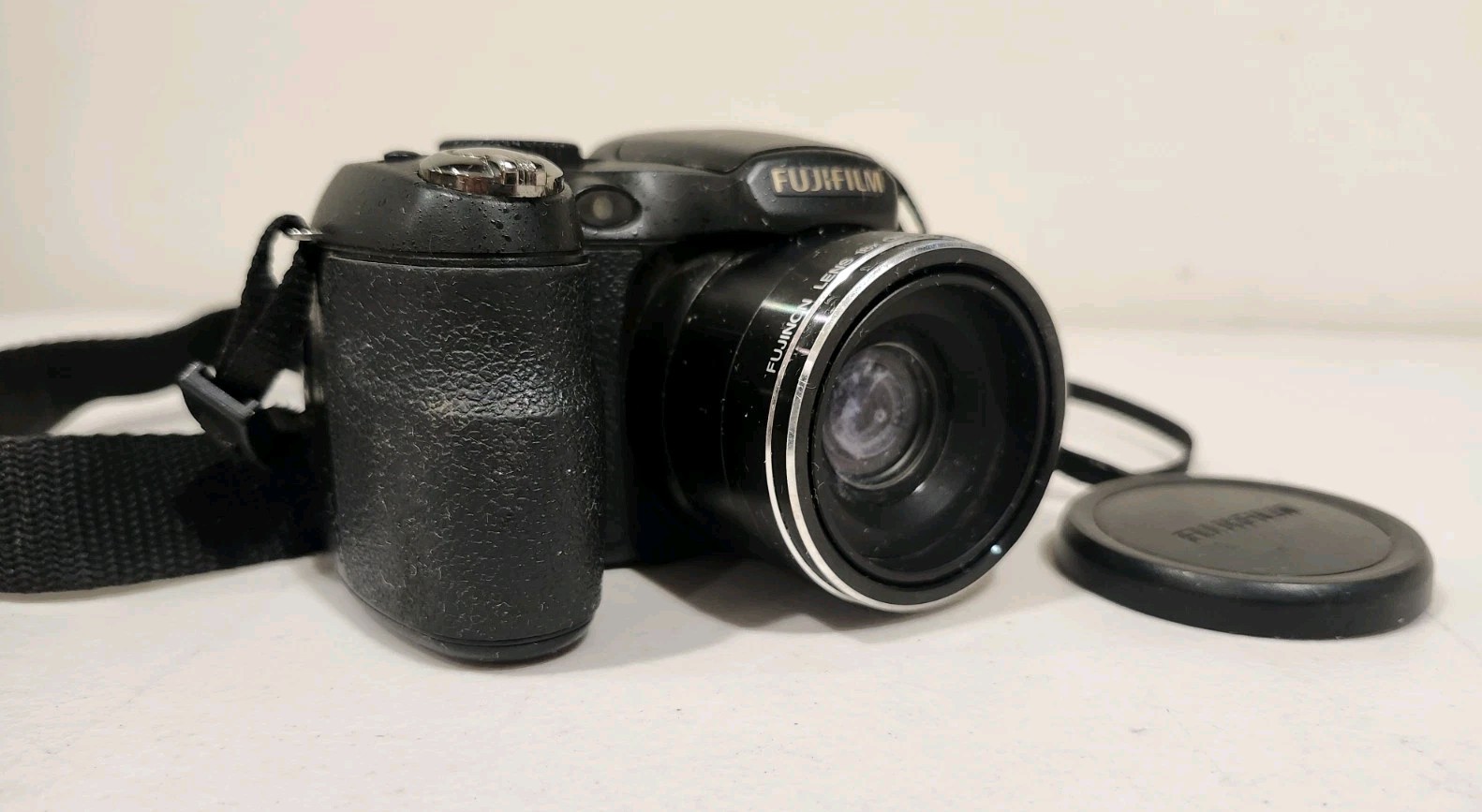 FUJI FinePix S 18X Zoom Digital Camera 14MP with OEM Strap Tested Working