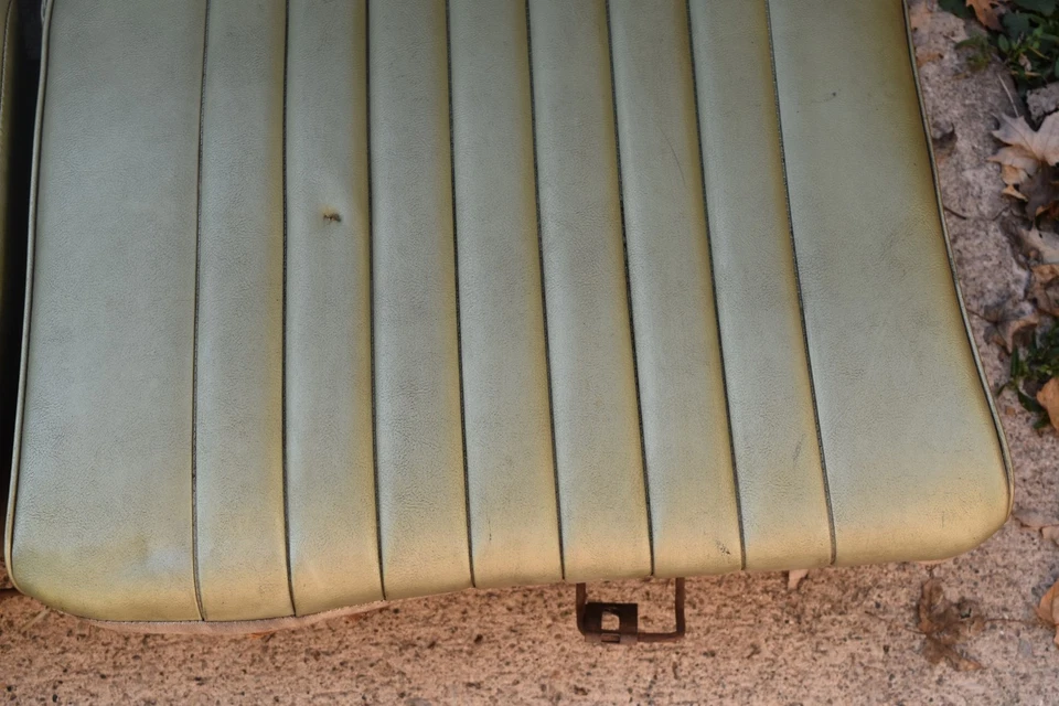 Pontiac Grand Prix 1968 asiento trasero sección superior reposabrazos rejilla de altavoz Gran 68 Foto 4 de 4