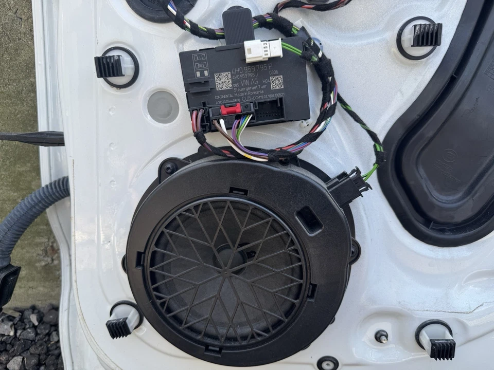 PORSCHE MACAN Left Front Door N/S 2013-2024 M7P 5 Door Estate 95B831021B - Image 4 of 4